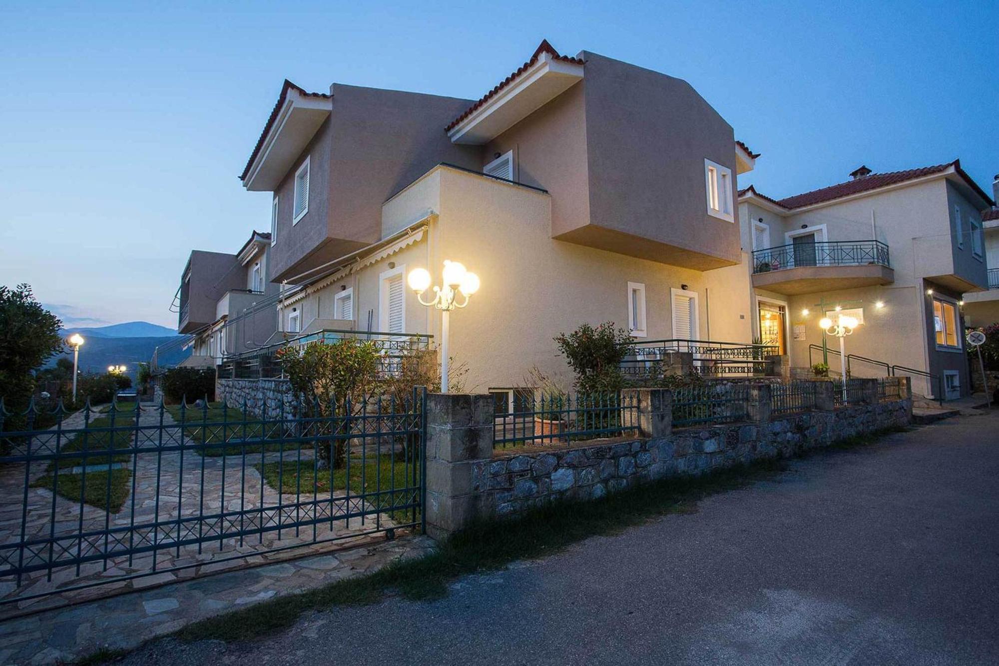 Remvi Hotel - Apartments Stoupa Ngoại thất bức ảnh