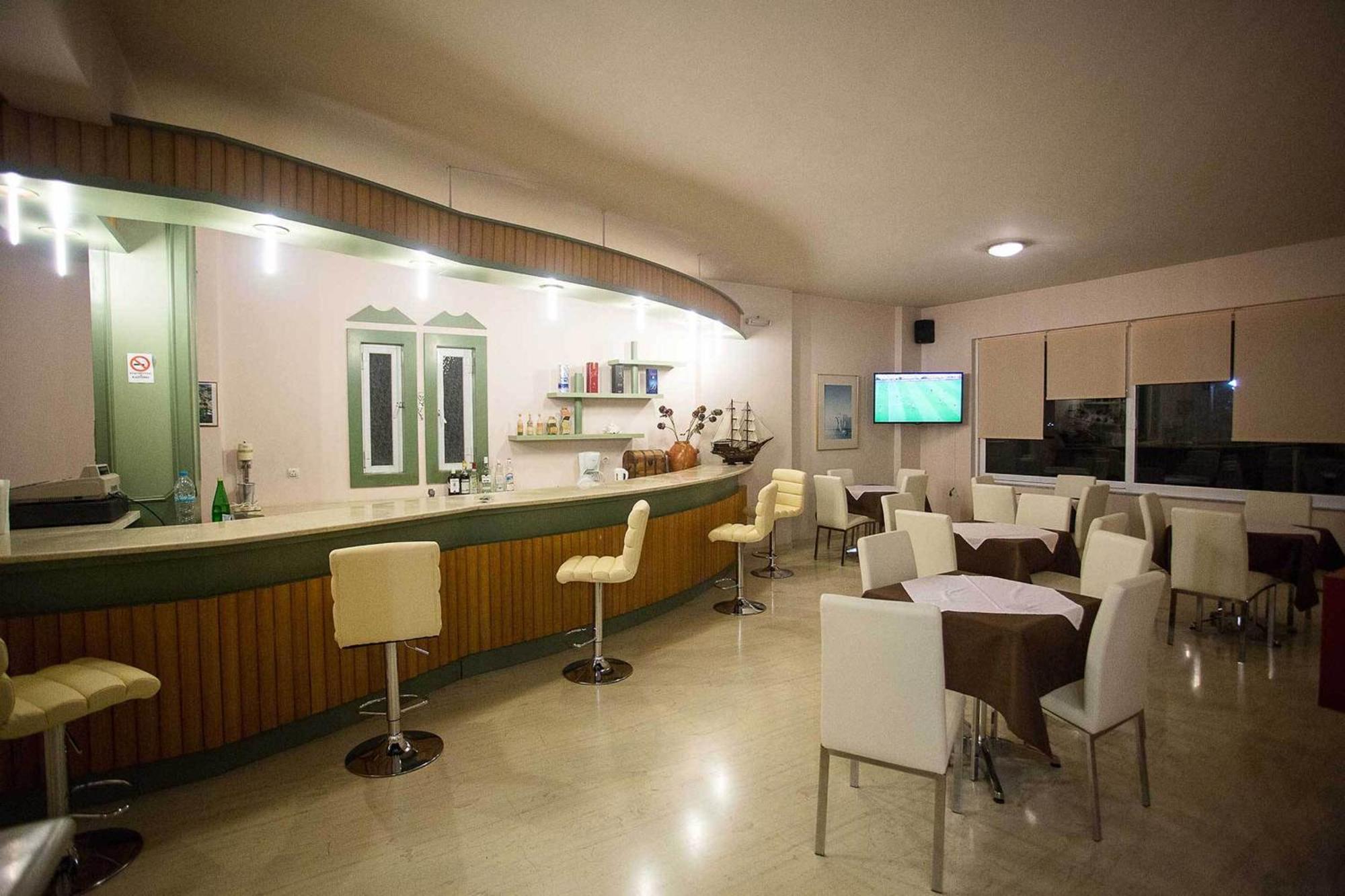 Remvi Hotel - Apartments Stoupa Ngoại thất bức ảnh